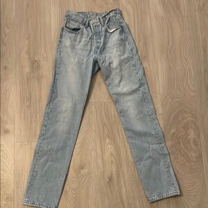 Light wash Levi’s 501 jeans size 24